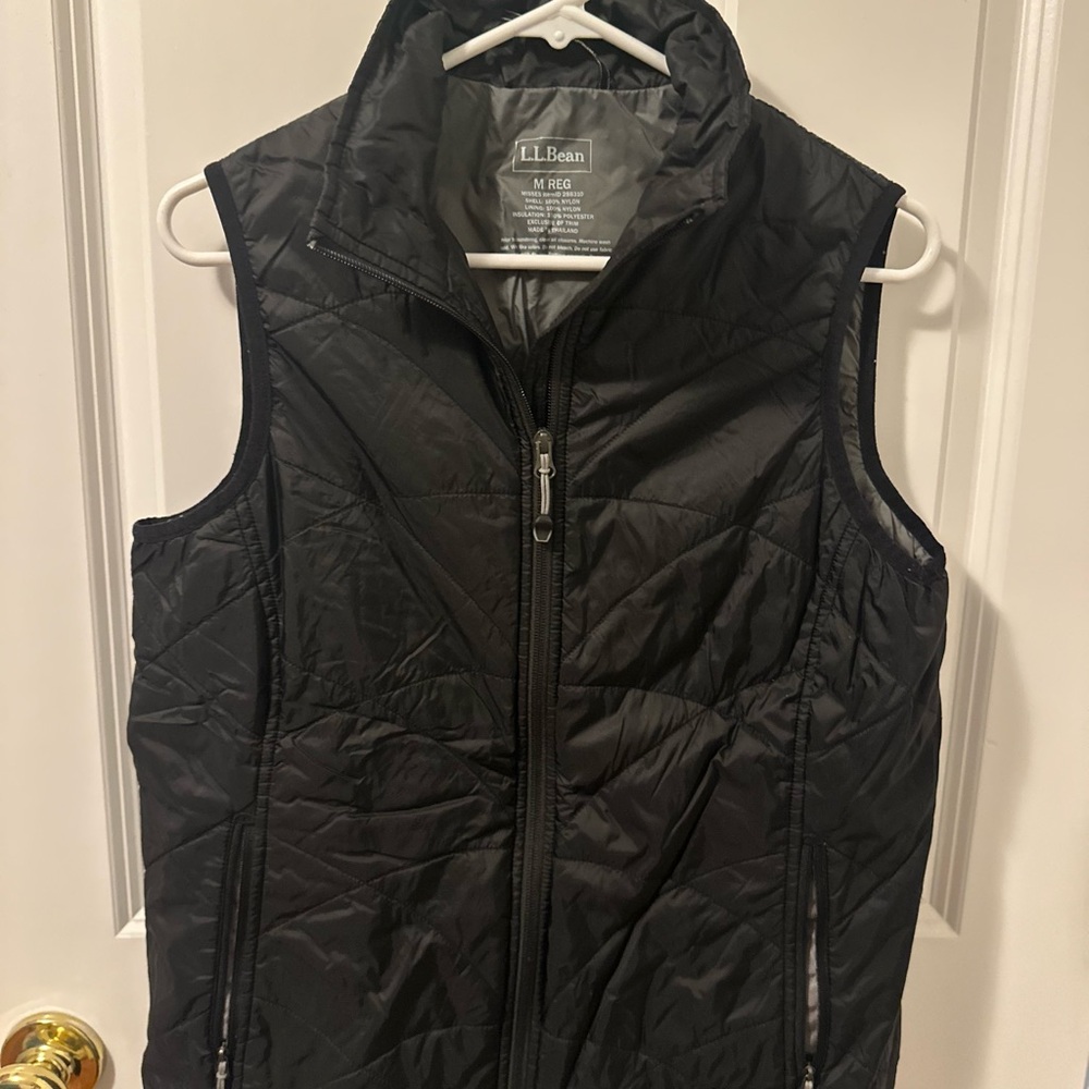 L.L. Bean Women's black Quilted Vest-medium